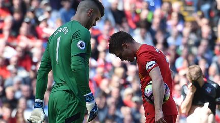 Fraser Forster face à James Milner. (PAUL ELLIS / AFP)