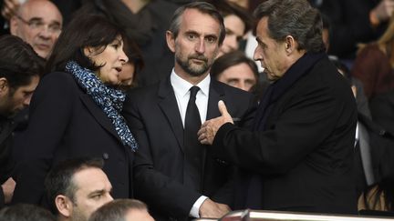 Nicolas Sarkozy en discussion avec la maire de Paris Anne Hidaldo sous les yeux de Jean-Claude Blanc (JEAN MARIE HERVIO / DPPI MEDIA)