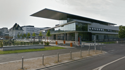 Deux hommes suspect&eacute;s d'&ecirc;tre atteints du nouveau coronavirus sont hospitalis&eacute;s &agrave; l'h&ocirc;pital Bretonneau de Tours (Indre-et-Loire), le 11 juin 2013. (GOOGLE STREET VIEW)