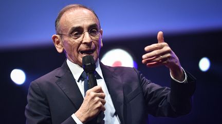 Eric Zemmour, candidat à la présidentielle, invité à l'événement "des candidats et des jeunes" organisé par France Inter, le 22 février 2022. (STEPHANE DE SAKUTIN / AFP)