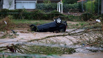 A&nbsp;Villegailhenc (Aude), la Trapel est sortie de son lit après les pluies torrentielles qui ont frappé le département, le 15 octobre 2018. (ERIC CABANIS / AFP)