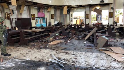 L'intérieur de la cathédrale frappée par un attentat sur l'île de Jolo, aux Philippines, le 27 janvier 2019, sur une photo prise par l'armée. (ARMED FORCES OF THE PHILIPPINES, WESTERN MINDANAO COMMAND / AFP)