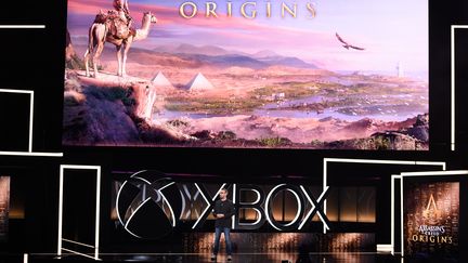 Jean Guesdon présente "Assassin's Credd Origins" à l'E3 de Los Angeles, le 11 juin 2017. (ROBYN BECK / AFP)