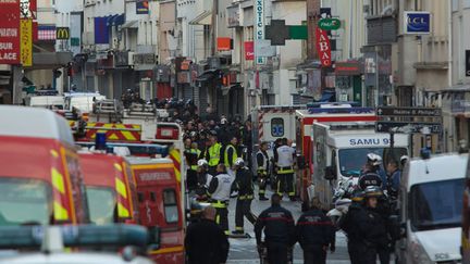 &nbsp; (Situation à Saint-Denis durant l'assaut donné par la police contre des terroristes présumés impliqués dans les attaques du 13 novembre  © Maxppp)