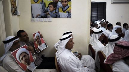 Manifestation de soutien au cheikh Ali Salman, le 29 mai 2016, au siège du mouvement d'opposition Al-Wefaq, situé dans le village de Zinj à la périphérie de la capitale Manama. (MOHAMMED AL-SHAIKH / AFP)