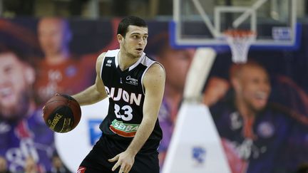 Le meneur de Dijon Axel Julien, symbole de cette sélection français rajeunier (ANTHONY MASSARDI / MAXPPP)