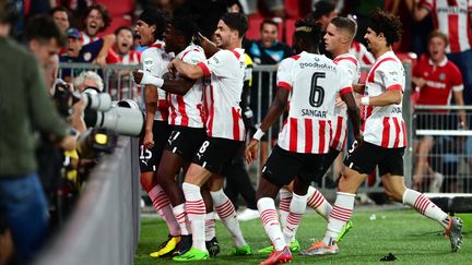 Erick Gutierrez et les joueurs du PSV Eindhoven célèbrent le but de l'égalisation face à Monaco lors du troisième tour préliminaire retour de la Ligue des champions, le 9 août 2022. (MAXPPP)