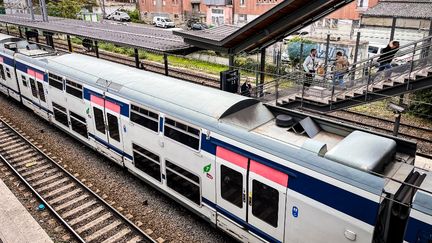 Une rame du RER E, à la gare de Pantin (Seine-Saint-Denis), le 26 septembre 2022. (AMAURY CORNU / HANS LUCAS / AFP)