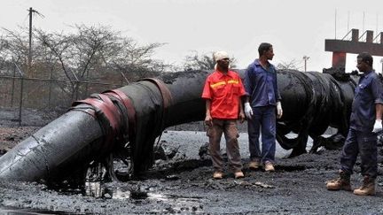 Ouvriers sur le site pétrolier de Heglig objet du conflit entre Nord et Sud Soudan (AFP PHOTO / EBRAHIM HAMID)