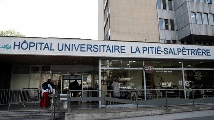 Depuis le premier décès lié au Covid-19 en France, dans la nuit du 25 au 26 février, le nombre de cas est en augmentation sur tout le territoire. (KENZO TRIBOUILLARD / AFP)