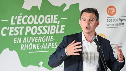 Le maire de Grenoble, Eric Piolle, le 26 mai 2021, à Lyon, lors d'une conférence de presse. (PHILIPPE DESMAZES / AFP)