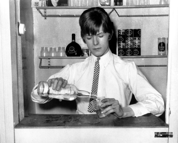 David Bowie en 1966, à l'âge de 19 ans, lors d'une session photo à Londres.
 (Michael Ochs Archives)