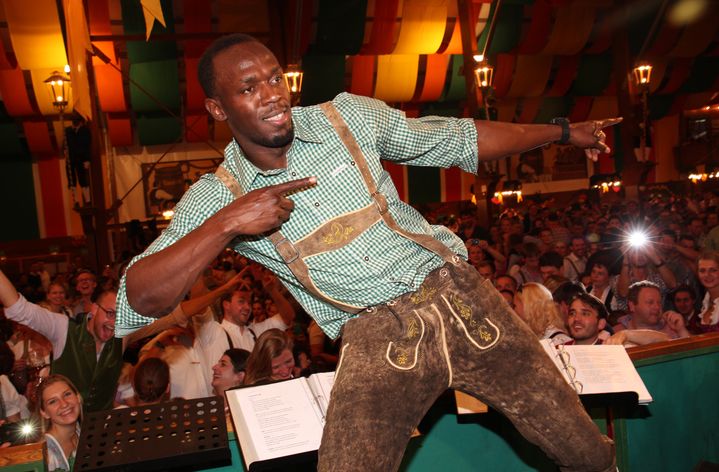 Le sprinter Usain Bolt &agrave; la f&ecirc;te de la bi&egrave;re &agrave; Munich (Allemagne), le 3 octobre 2014.&nbsp; (GISELA SCHOBER / GERMAN SELECT / GETTY IMAGES)