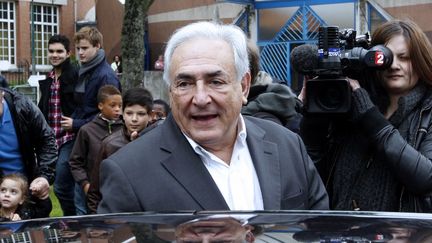 Dominique Strauss-Kahn lors du vote pour la pr&eacute;sidentielle &agrave; Sarcelles (Val-d'Oise). (THOMAS SAMSON / AFP)