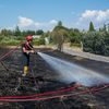 Un pompier lors d'une opération pour éteindre un incendie dans les Bouches-du-Rhône, le 12 juillet 2023. (GUILLAUME PINON / NURPHOTO / AFP)