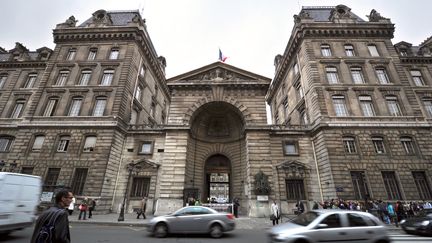 La fa&ccedil;ade de la pr&eacute;fecture de police de Paris, en octobre 2010. (ERIC FEFERBERG / AFP)