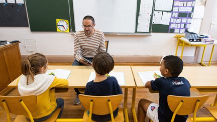 In September 2024, 6th and 5th grade students will be divided by level to follow French and mathematics courses (EDOUARD ROUSSEL / MAXPPP)