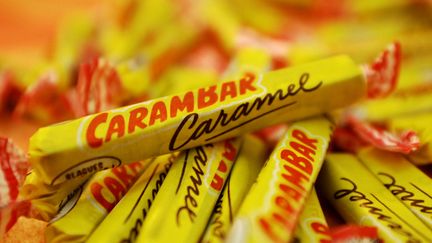 Carambar s'appr&ecirc;terait &agrave; supprimer les fameuses blagues dans ses papillotes pour les remplacer par des jeux &eacute;ducatifs. ( MAXPPP)