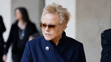 La comédienne Muriel Robin lors de l'hommage à Michel Bouquet, aux Invalides, à Paris, le 27 avril 2022. (LUDOVIC MARIN / AFP)