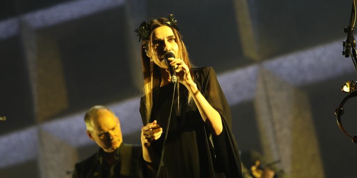 Polly Jean alias PJ Harvey impose une aura à la fois puissante et poétique à Rock en Seine 
 (Gilles Scarella / Studio FTV)