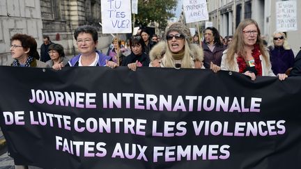 Manifestation contre les violences faites aux femmes le 24 novembre 2012 &agrave; Marseille (Bouches-du-Rh&ocirc;ne). (ANNE-CHRISTINE POUJOULAT / AFP)