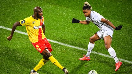 Fofana (Lens) et Assignon (Rennes) lors du match de Ligue 1 comptant pour la 20e journée, le 8 janvier au stade Bollaert. (MATTHIEU MIRVILLE / MATTHIEU MIRVILLE)