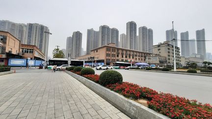 La ville de Wuhan&nbsp;en Chine, deux ans après le début de la pandémie. (SEBASTIEN BERRIOT / RADIOFRANCE)