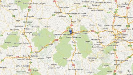 Un homme nu et "totalement ivre" a fait irruption dans le salon d'un couple de Clermont-Ferrand (Puy-de-D&ocirc;me) dans la nuit du 31 d&eacute;cembre 2013 au 1er janvier 2014. ( GOOGLE MAPS / FRANCETV INFO )