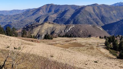 Seules trois pistes sur une quarantaine sous ouvertes à Guzet (Ariège) (STEPHANE IGLESIS / RADIO FRANCE)