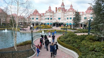 L'entrée de Disneyland Paris (photo d'illustration). (MARC OLLIVIER / MAXPPP)