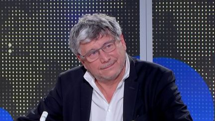 Covid-19 : pour Éric Coquerel, "les décisions du gouvernement n’ont rien à voir avec la liberté" (FRANCEINFO)