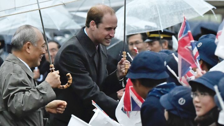 Le prince William rencontre des &eacute;tudiants japonais, le 26 f&eacute;vrier 2015, &agrave; Tokyo (Japon). (MIHO IKEYA / YOMIURI / AFP)