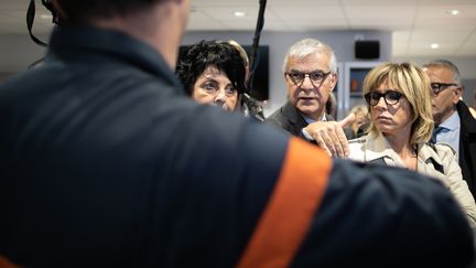 Hervé Maurey, sénateur du groupe Union centriste de l'Eure, sur le site de l'usine Lubrizol de Rouen, avec la commission d'enquête du Sénat, le 24 octobre 2019. (LOU BENOIST / AFP)