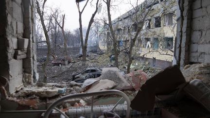 Un hôpital pédiatrique bombardé par l'armée russe à Marioupol (Ukraine), le 9 mars 2022.&nbsp; (EYEPRESS NEWS / AFP)