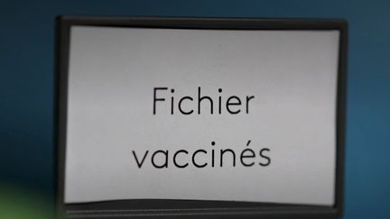 Covid-19 : la création d'un fichier pour les vaccinés fait débat