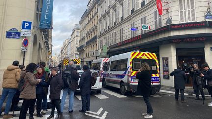 La rue d'Enghien, dans le 10e arrondissement de Paris, le 23 décembre 2022. (LAURIANE DELANOE / RADIO FRANCE)