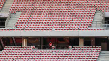 La recrudescence des cas de Covid-19 dans la région a contraint l'OGC Nice à fermer son stade pour le match contre le PSG.  (VALERY HACHE / AFP)