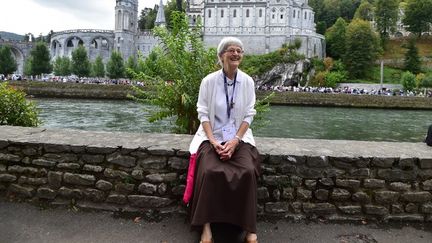 Soeur Bernadette Moriau a partagé avec des dizaines de malades le récit de sa guérison "miraculeuse". (PASCAL PAVANI / AFP)