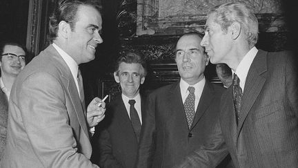 De gauche à droite : Georges Marchais (PCF), Roland Leroy (PCF, François Mitterrand (PS) et Robert Fabre (radicaux) en 1972, après la signature du Programme commun. (AFP)