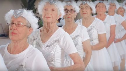 Des retraités néo-zélandais reprennent le clip "Shake it off" de Taylor Swift.
 (Capture d&#039;écran/80oddyearsofhappy)