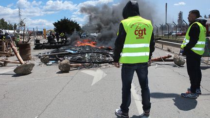 &nbsp; (Des manifestants de la CGT près de la raffinerie de Fos-sur-Mer, près de Marseille © Kayak/SIPA)