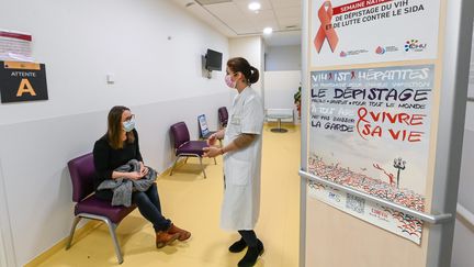 Dans un centre de dépistage du VIH à Limoges. Photo d'illustration. (THOMAS JOUHANNAUD / MAXPPP)