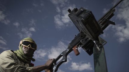 Un soldat de l'arm&eacute;e malienne &agrave; Gao (Mali), le 25 f&eacute;vrier 2013. (JOEL SAGET / AFP)