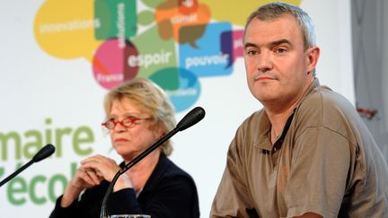 Stéphane Lhomme lors de la primaire d'EELV au côté d'Eva Joly en juin 2011 à Paris. (BERTRAND GUAY / AFP)