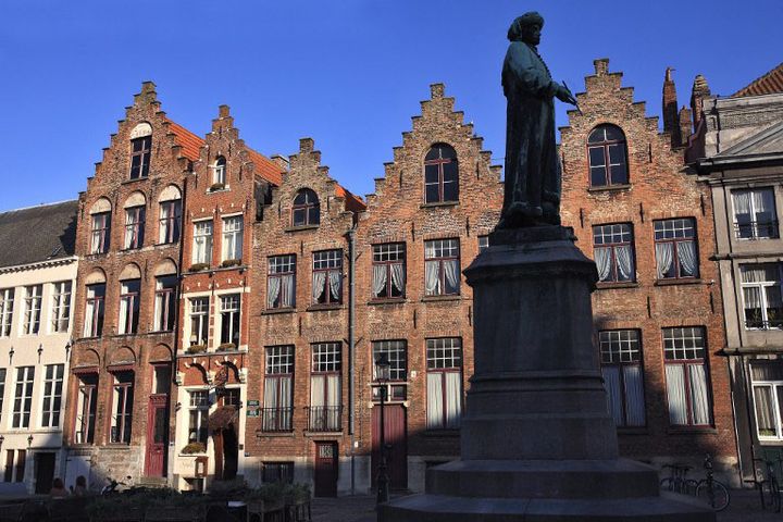 Statue du peintre flamant Jan Van Eyck sur une place de Bruges, en Belgique
 (STEPHANE FRANCES / ONLY WORLD / ONLY FRANCE)