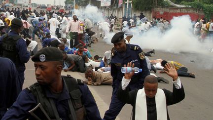 La police congolaise intervient pour disperser une manifestation organisée par l'Eglise catholique contre Joseph Kabila, alors président de la RDC&nbsp;(21 janvier 2018). (KENNY-KATOMBE BUTUNKA / X03393)