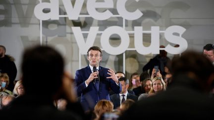 Présidentielle : à Poissy, Emmanuel Macron ouvre sa campagne