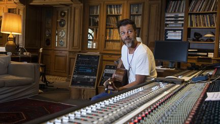 Le chanteur Christophe Maé en studio à Saint-Remy-de-Provence (Bouches-du-Rhône) le 10 juillet 2020 (LP/YANN FOREIX / MAXPPP)