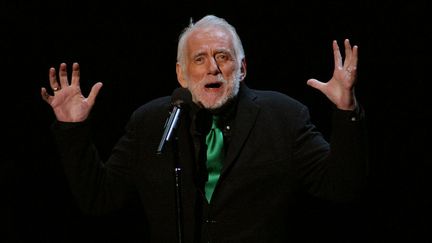 Le chanteur et poète Rod McKuen à Los Angeles en 2003
 (Giulio Marcocchi / Getty Images / AFP)