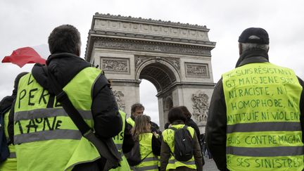 Alors que le grand débat national est officiellement terminé, les gilets jaunes sont de nouveau dans la rue ce samedi 16 mars. Des violences ont éclaté dès le début de la manifestation.